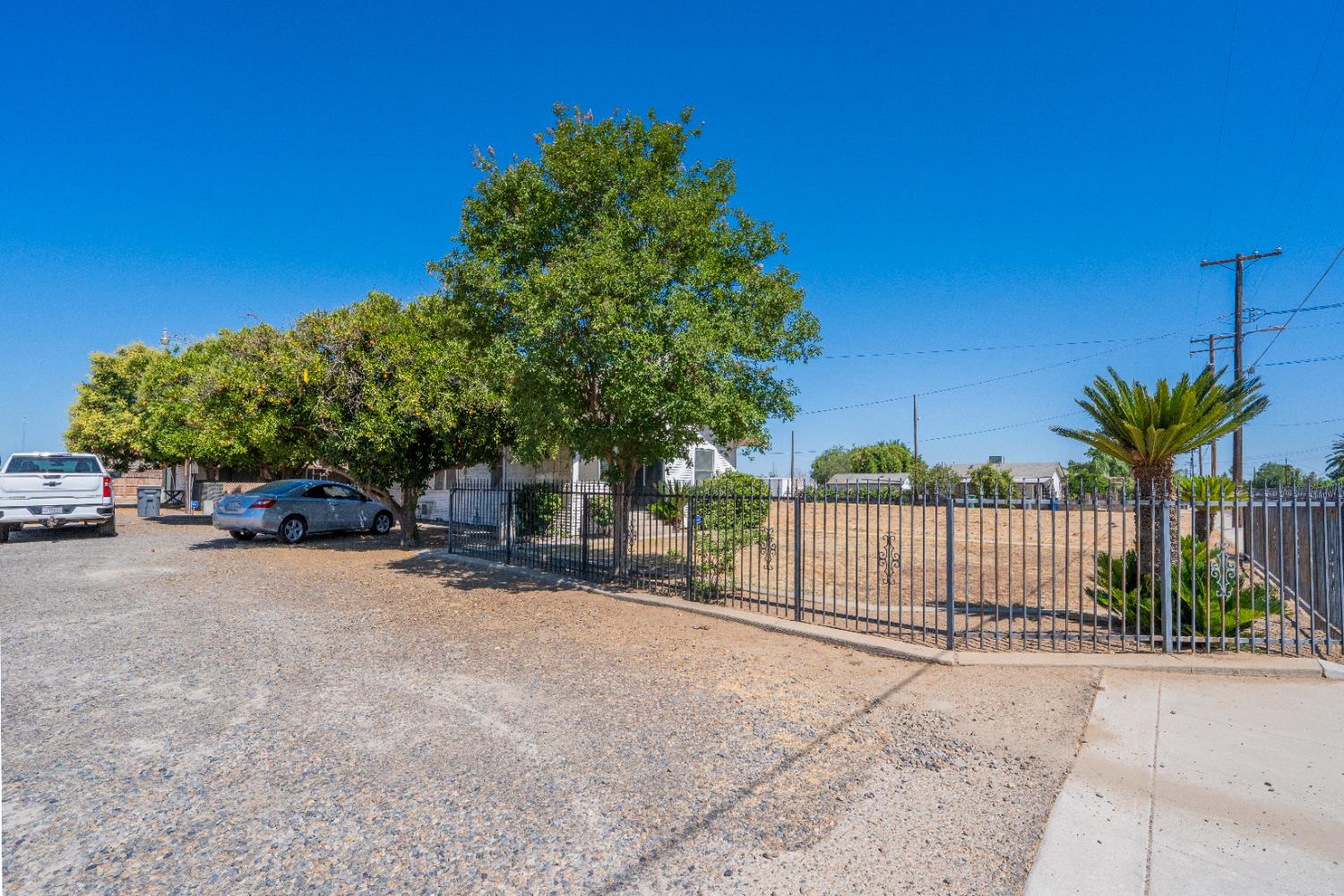 1803 Mitchell Ave, Selma, CA 93662