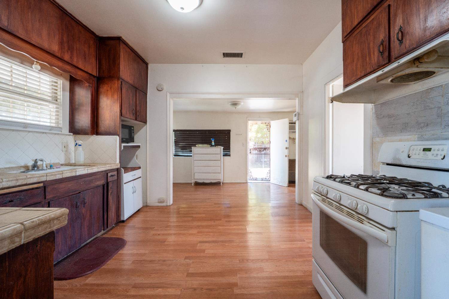 1803 Mitchell Ave, Selma, CA 93662