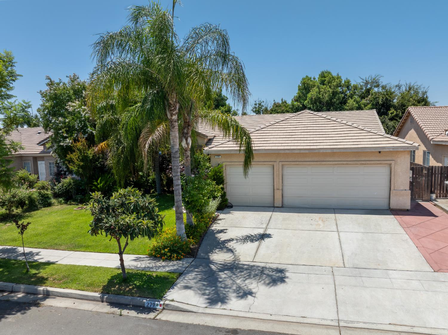 279 N Douglas, Fresno, CA 93727