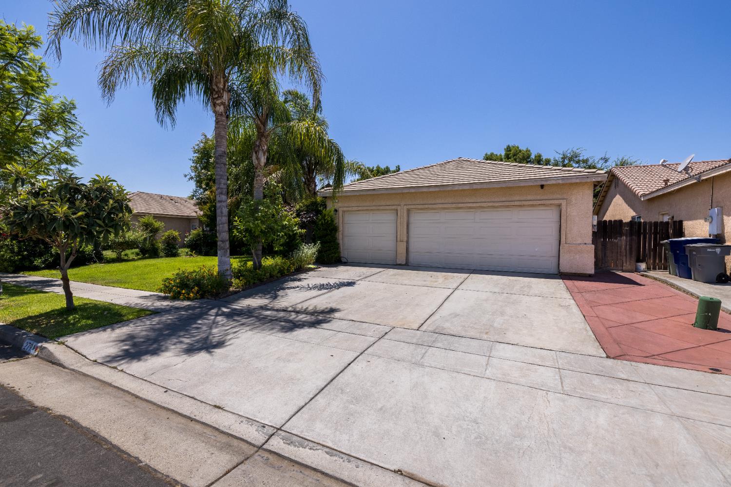 279 N Douglas, Fresno, CA 93727