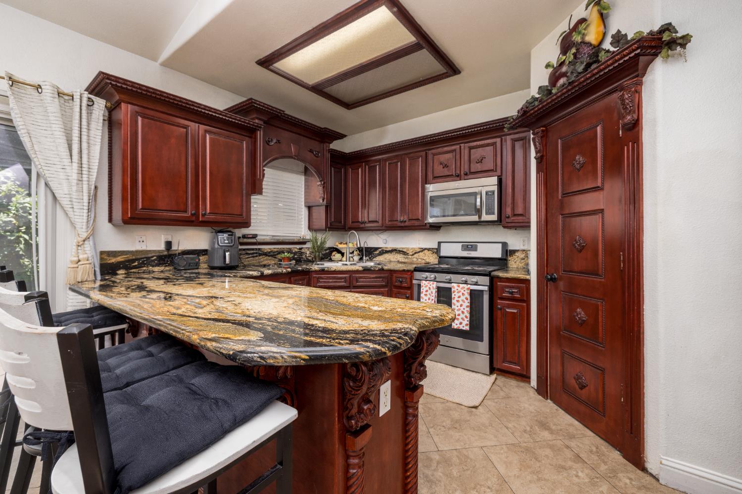 279 N Douglas, Fresno, CA 93727