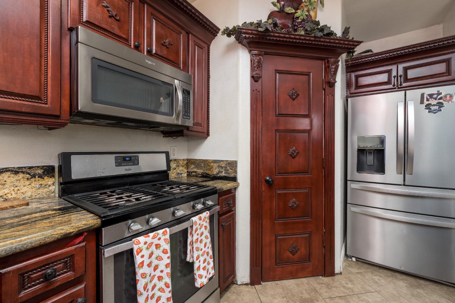 279 N Douglas, Fresno, CA 93727