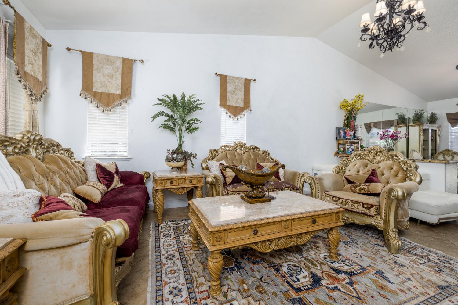 279 N Douglas, Fresno, CA 93727