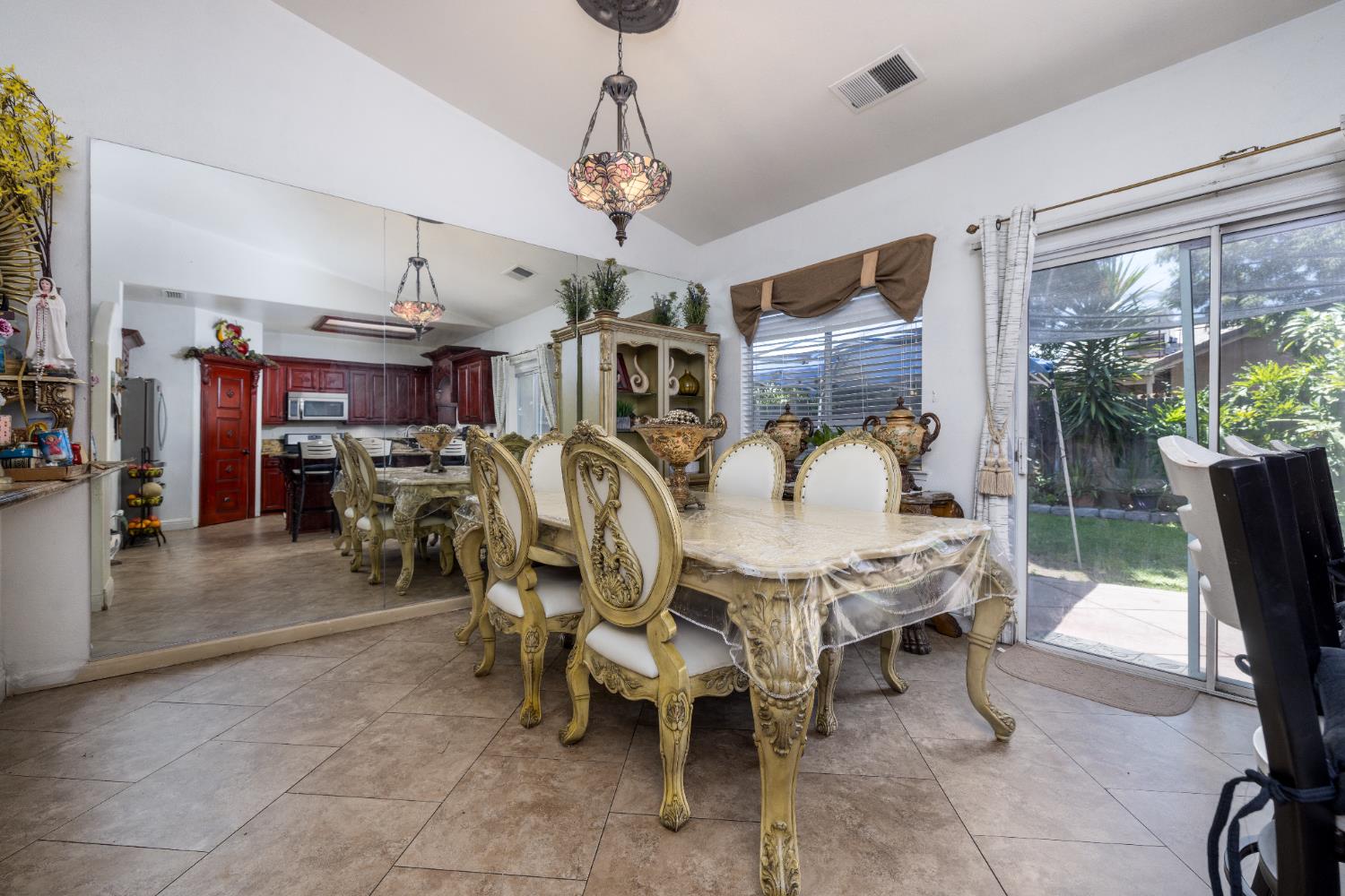 279 N Douglas, Fresno, CA 93727