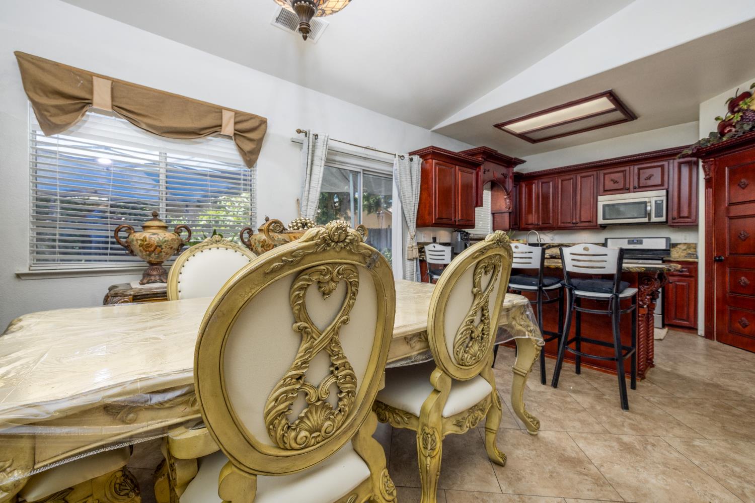 279 N Douglas, Fresno, CA 93727