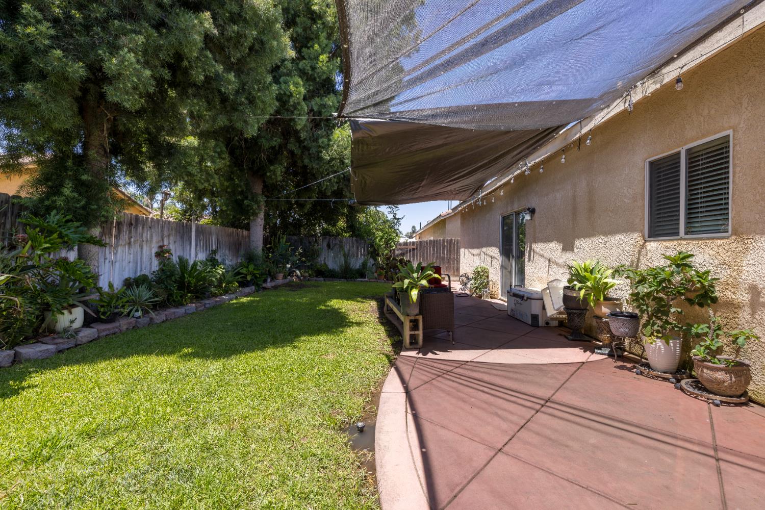 279 N Douglas, Fresno, CA 93727