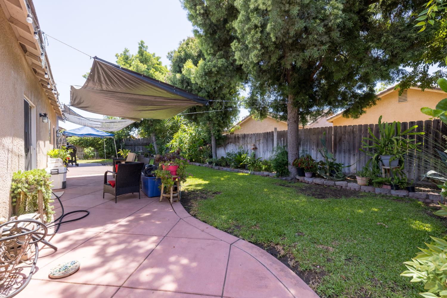 279 N Douglas, Fresno, CA 93727