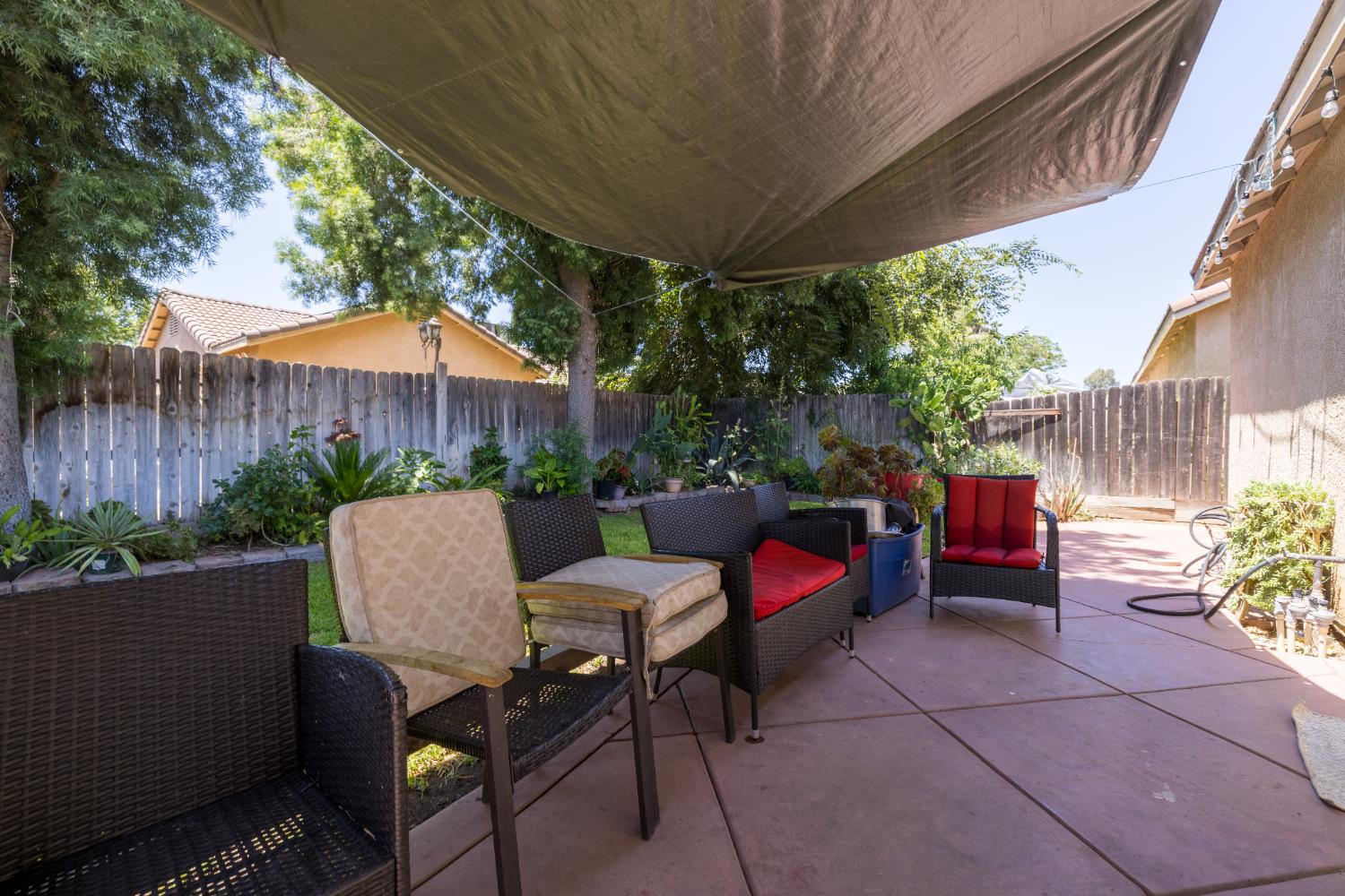 279 N Douglas, Fresno, CA 93727