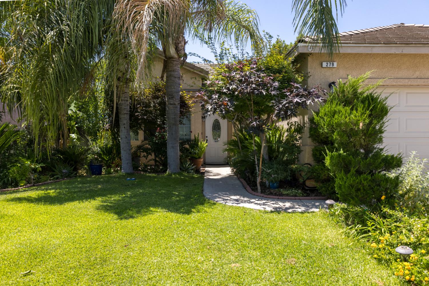 279 N Douglas, Fresno, CA 93727