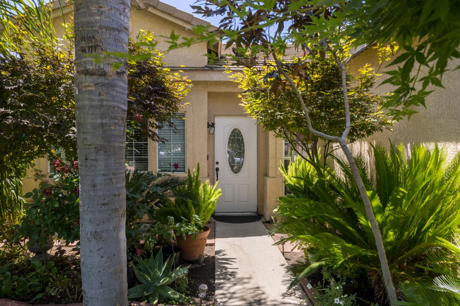 279 N Douglas, Fresno, CA 93727