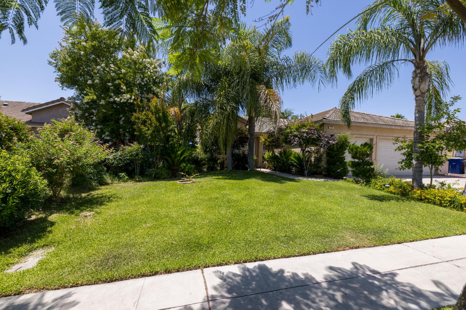 279 N Douglas, Fresno, CA 93727