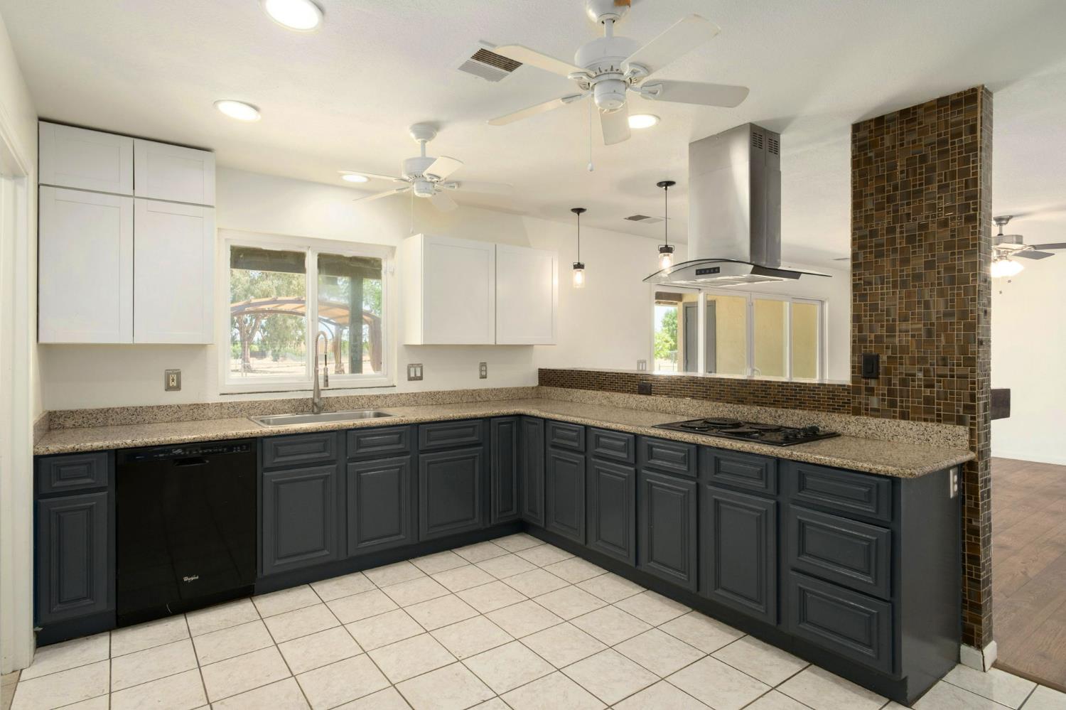 35580 John Albert Dr, Madera, CA 93636