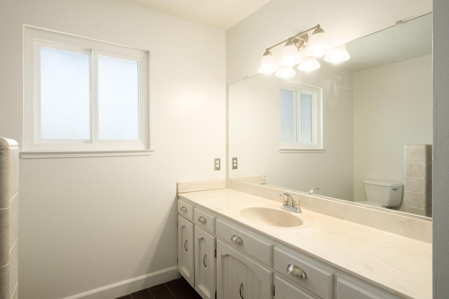 35580 John Albert Dr, Madera, CA 93636