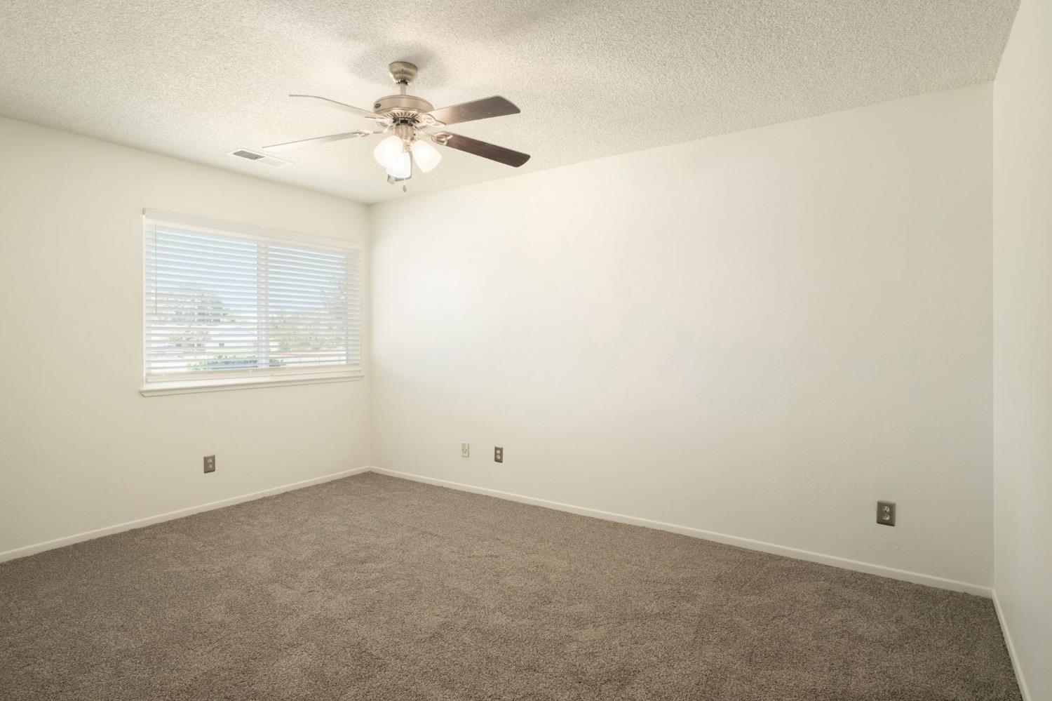 35580 John Albert Dr, Madera, CA 93636