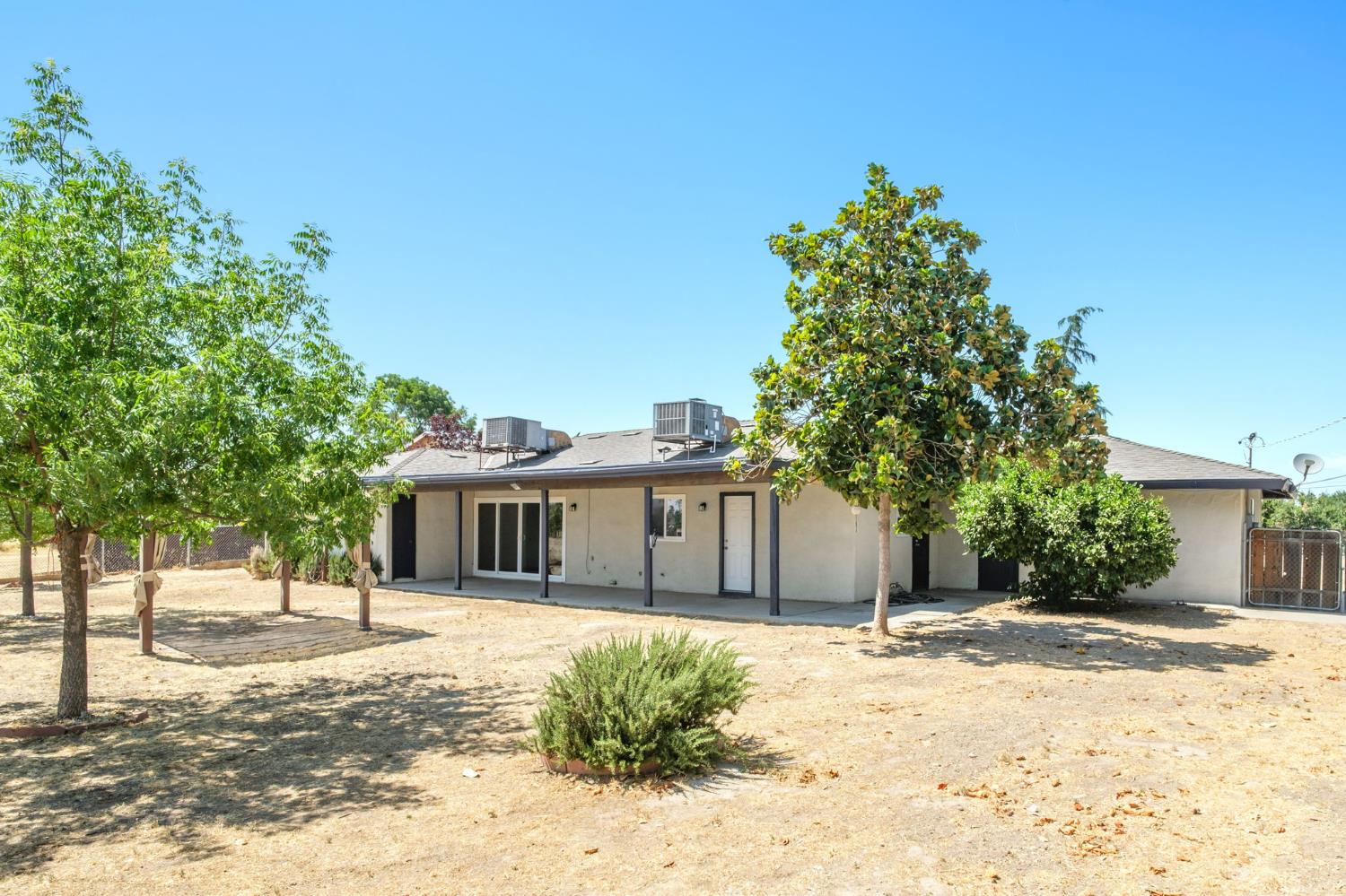 35580 John Albert Dr, Madera, CA 93636