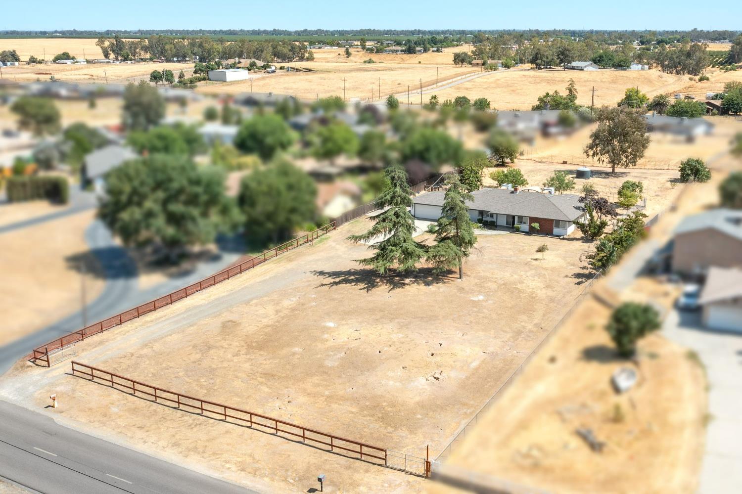 35580 John Albert Dr, Madera, CA 93636