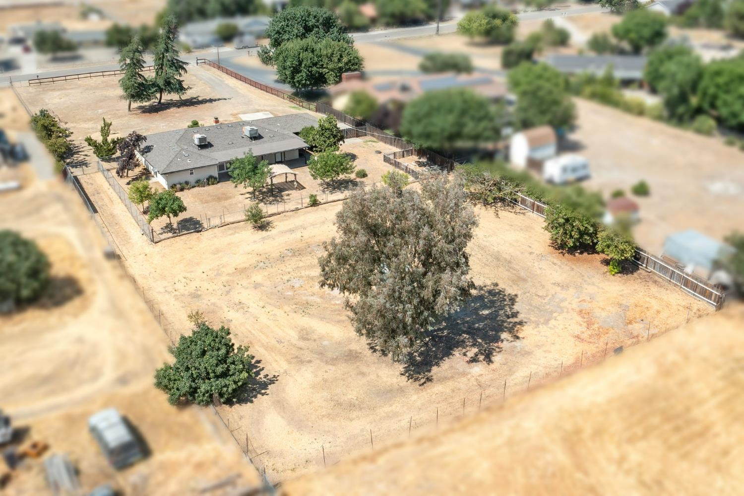 35580 John Albert Dr, Madera, CA 93636