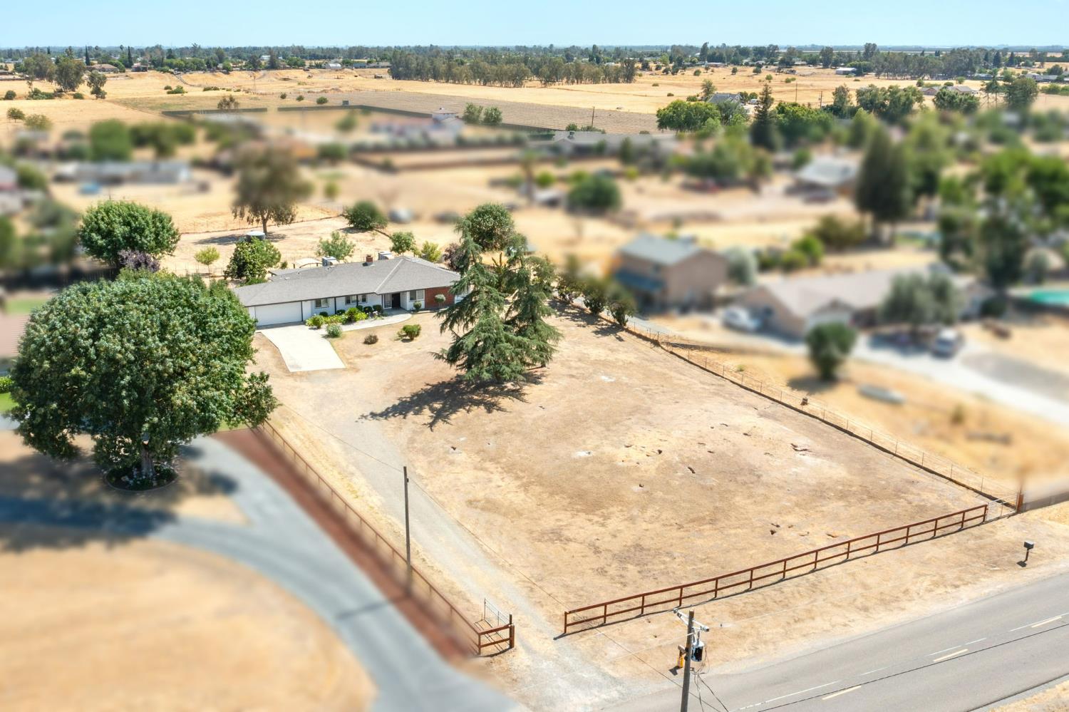 35580 John Albert Dr, Madera, CA 93636