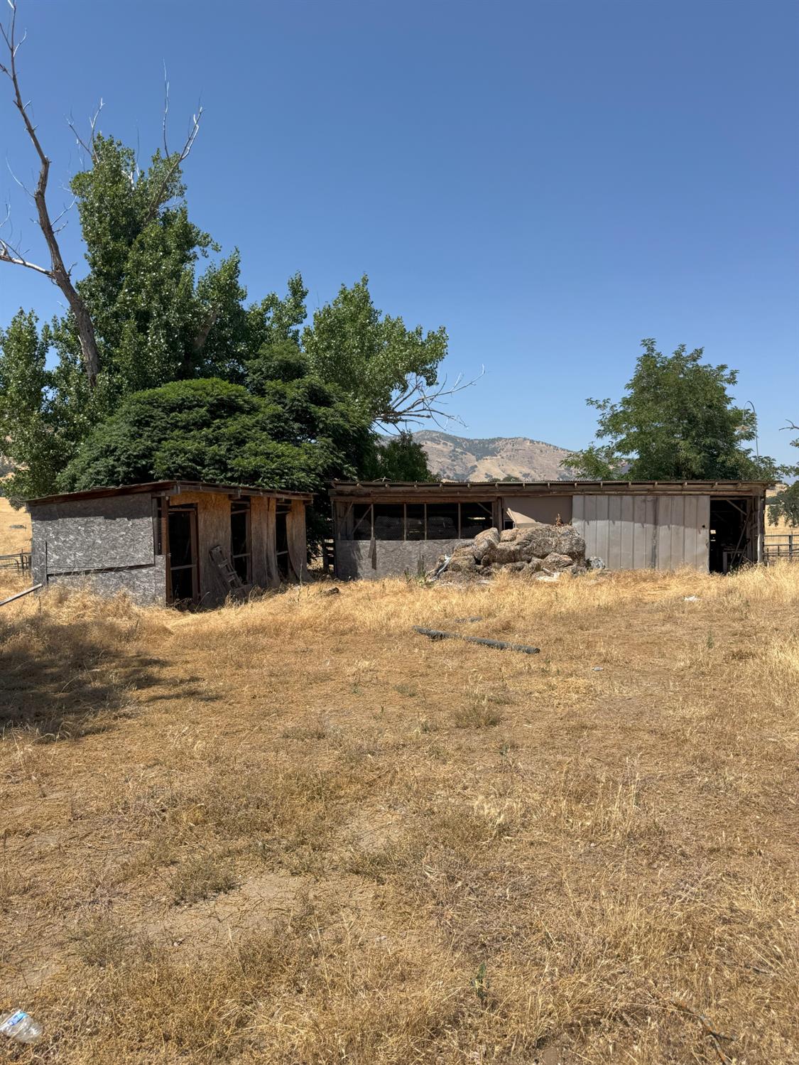 30518 George Smith Rd, Yokuts Valley, CA 93675