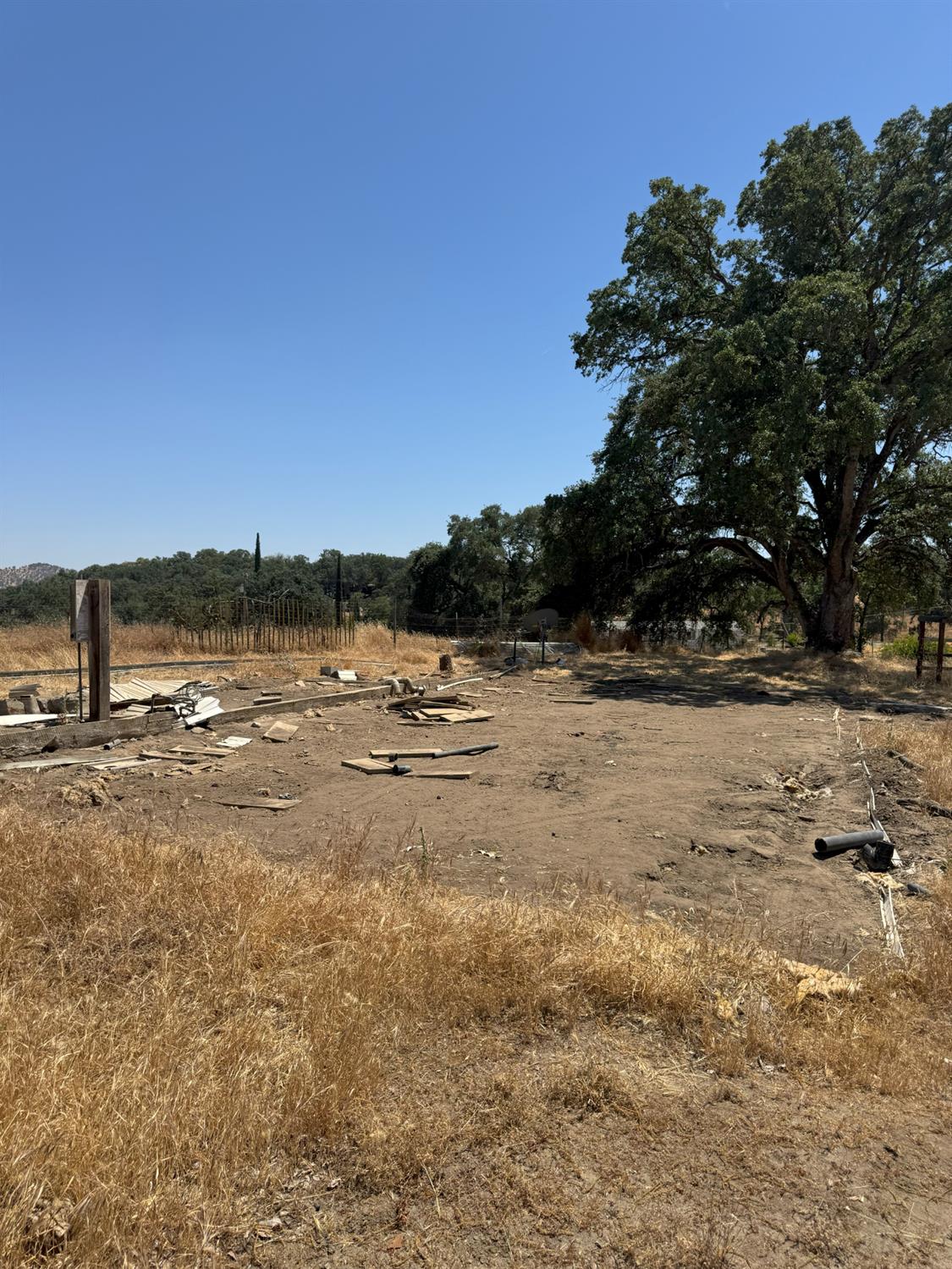 30518 George Smith Rd, Yokuts Valley, CA 93675