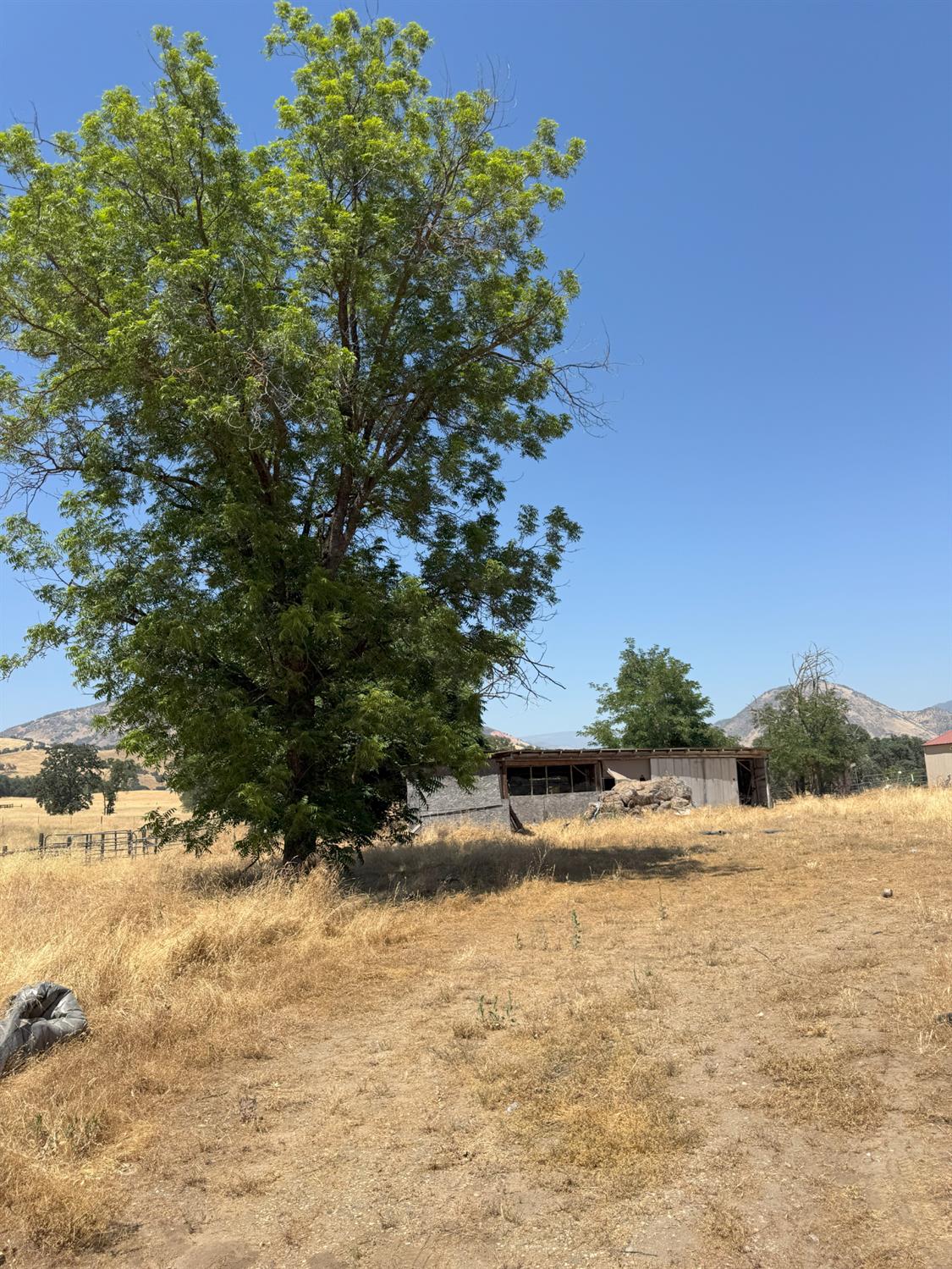 30518 George Smith Rd, Yokuts Valley, CA 93675