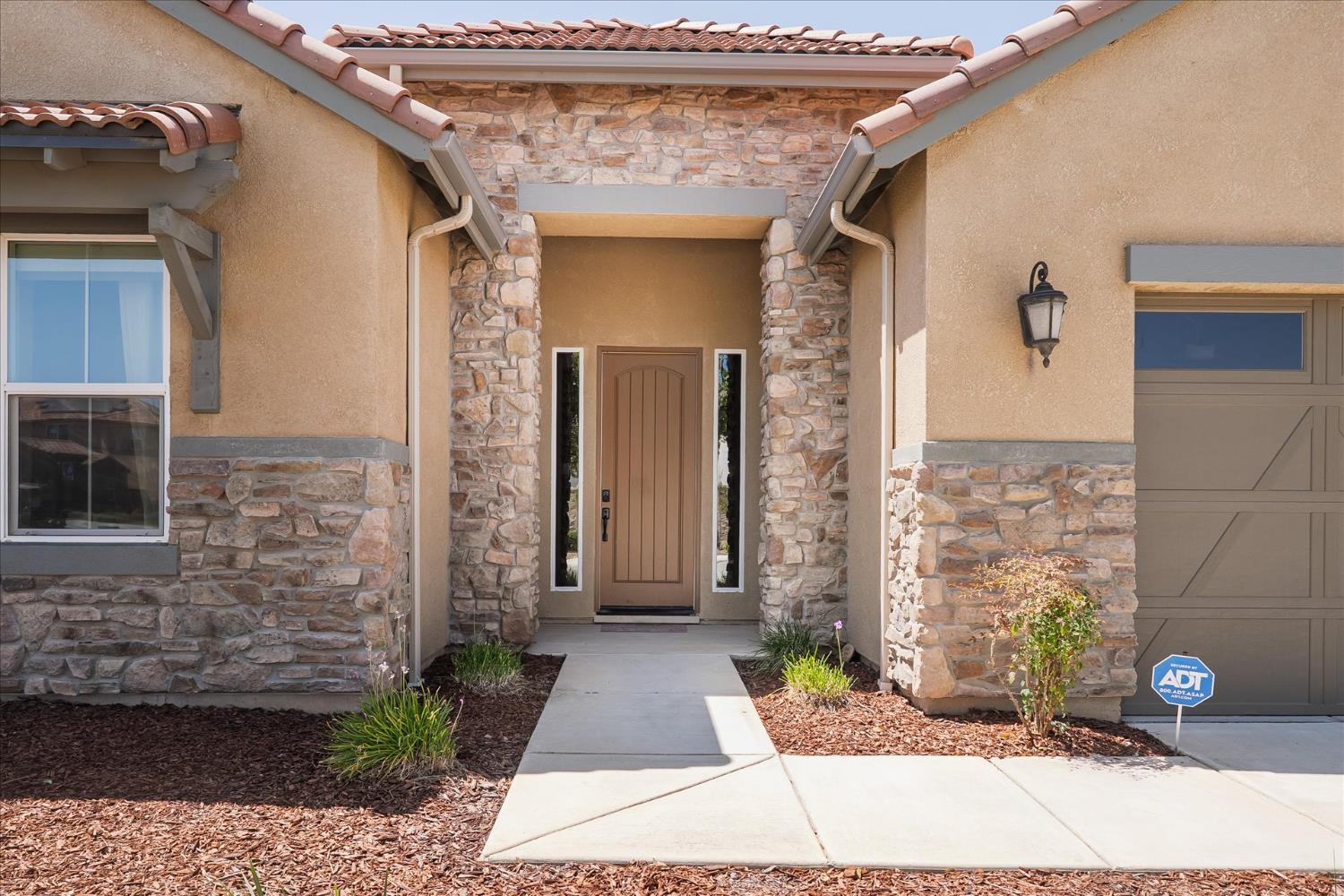 602 Pinnacle Dr W, Madera, CA 93636