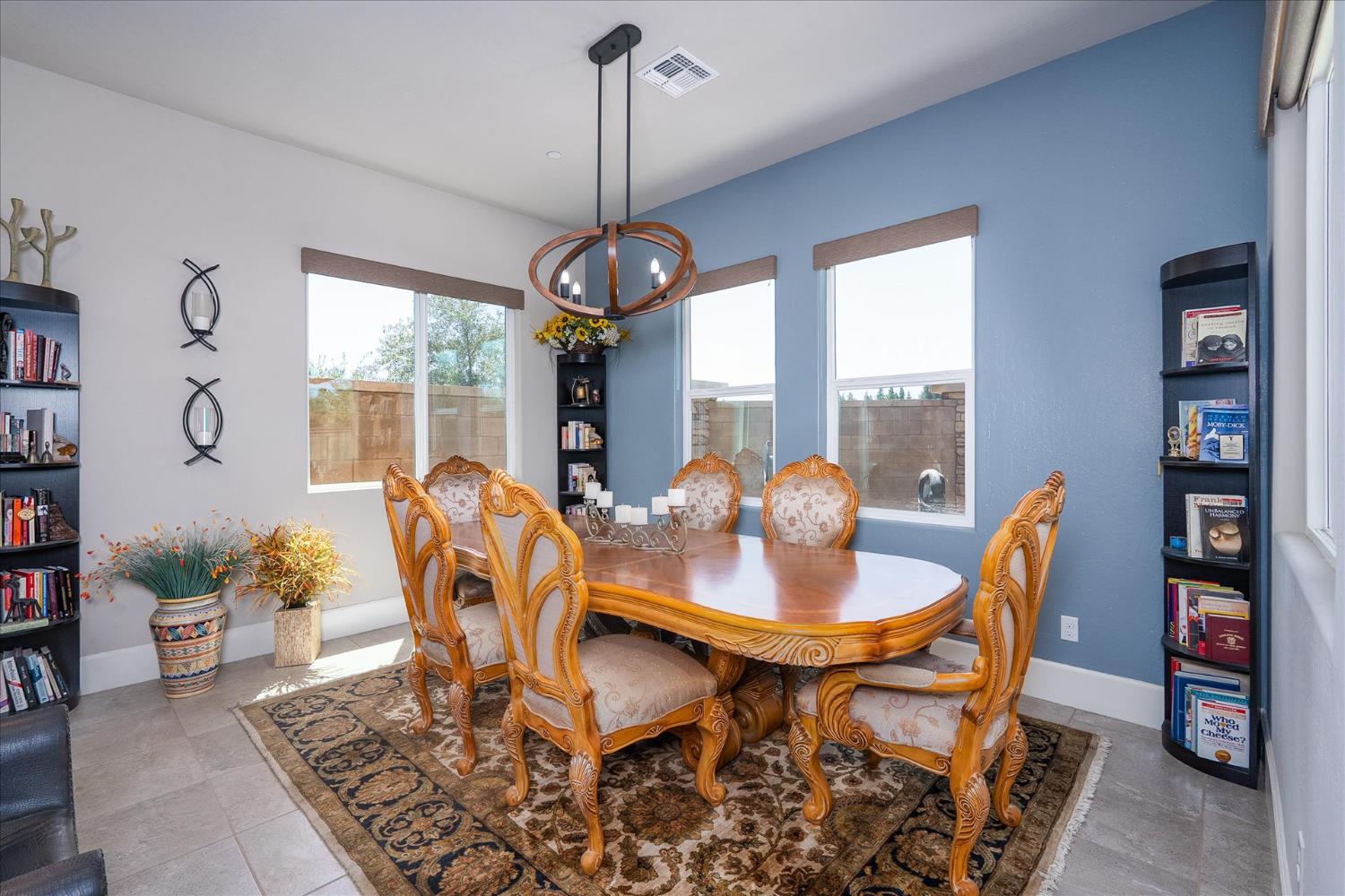 602 Pinnacle Dr W, Madera, CA 93636