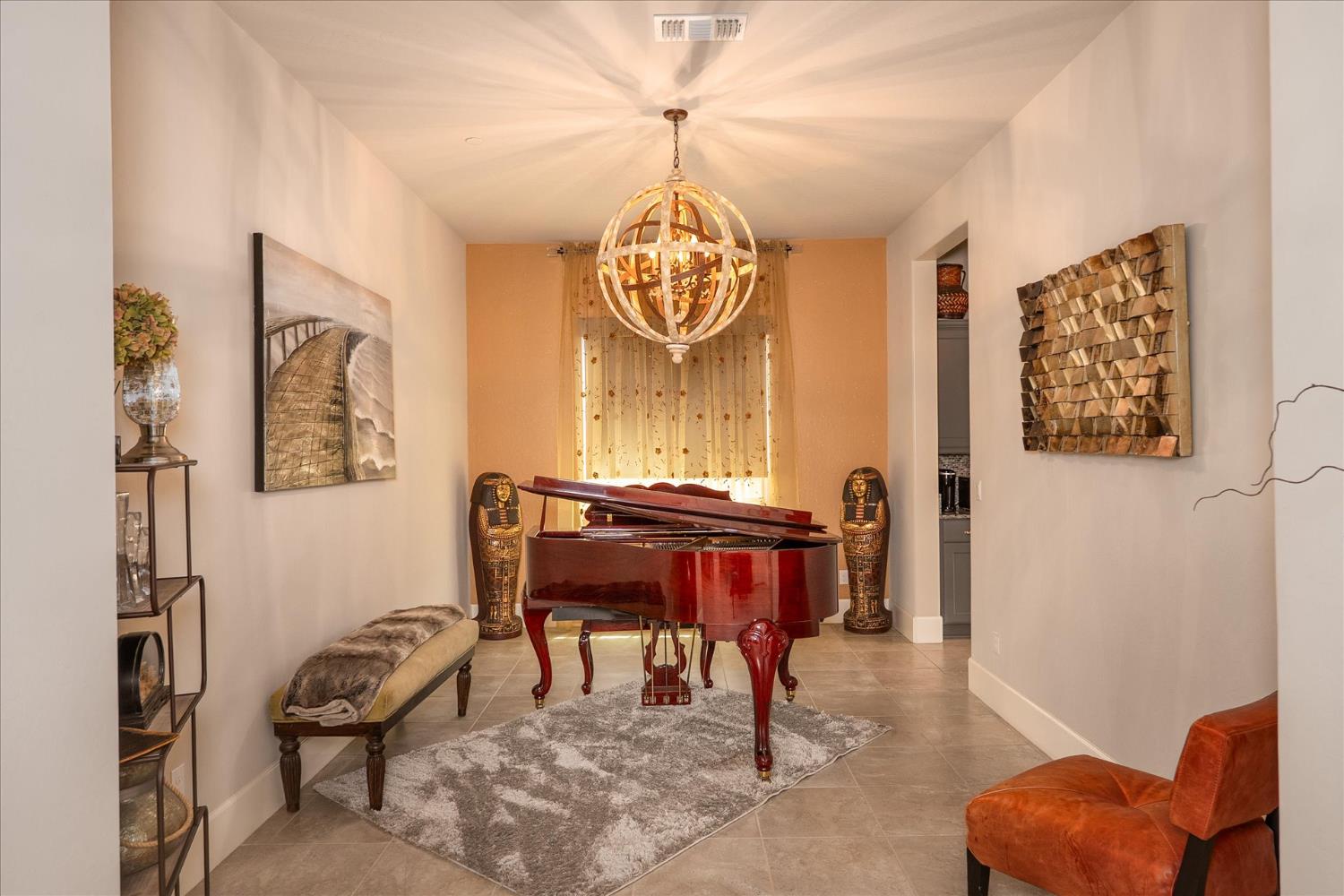 602 Pinnacle Dr W, Madera, CA 93636