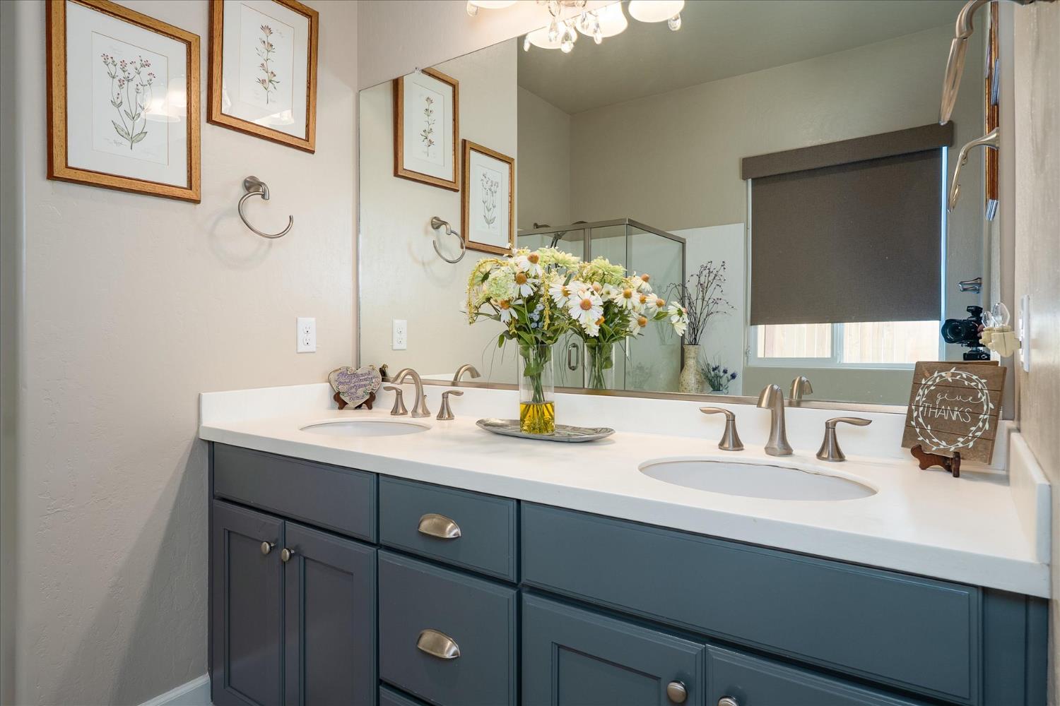 602 Pinnacle Dr W, Madera, CA 93636