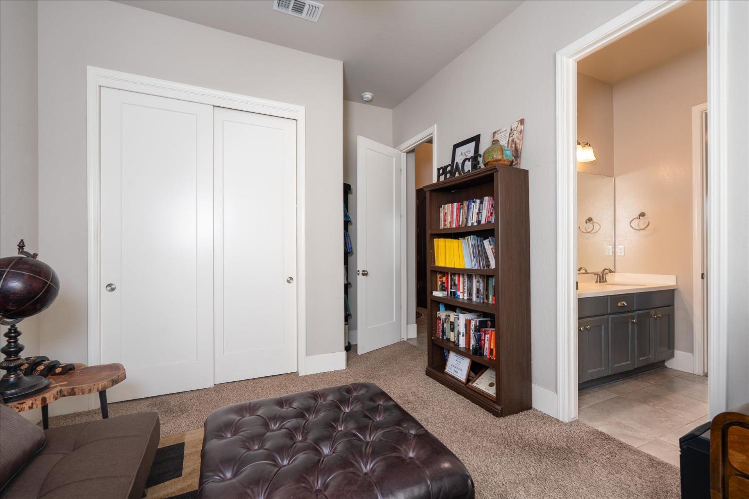 602 Pinnacle Dr W, Madera, CA 93636