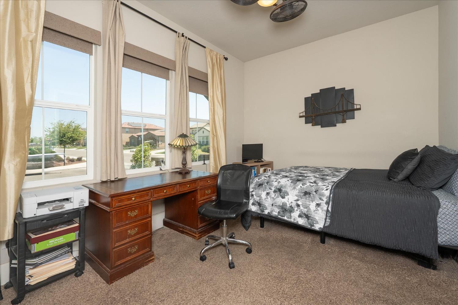 602 Pinnacle Dr W, Madera, CA 93636