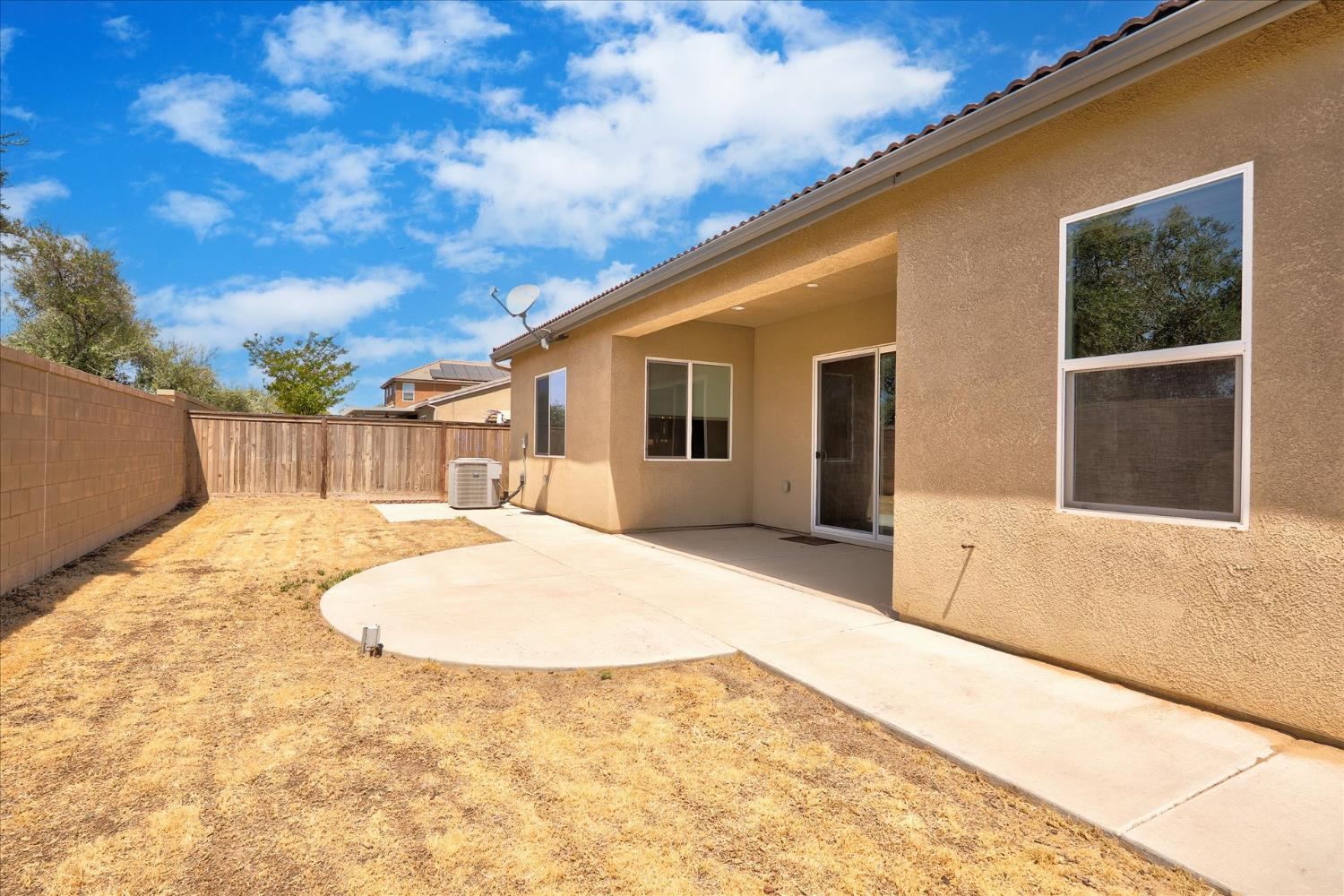 602 Pinnacle Dr W, Madera, CA 93636