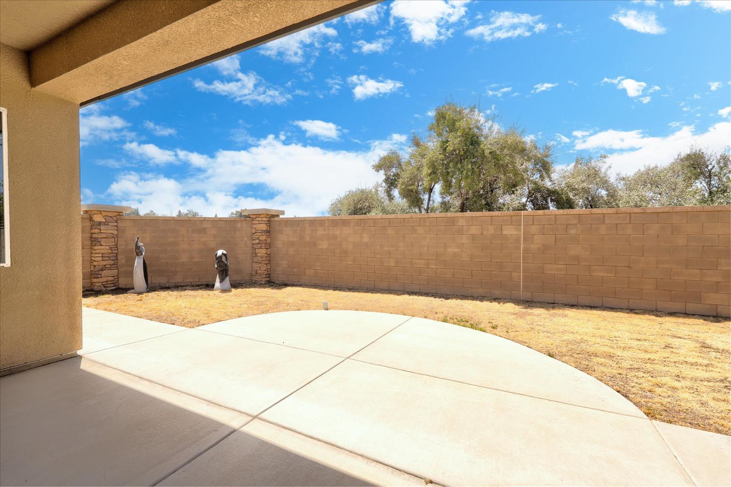 602 Pinnacle Dr W, Madera, CA 93636