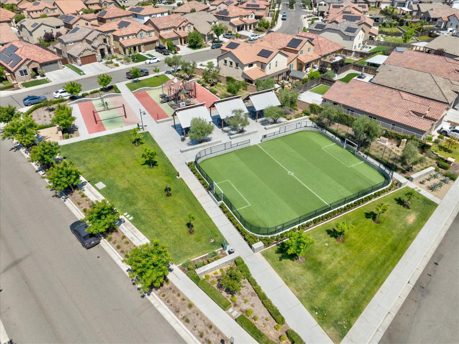 602 Pinnacle Dr W, Madera, CA 93636