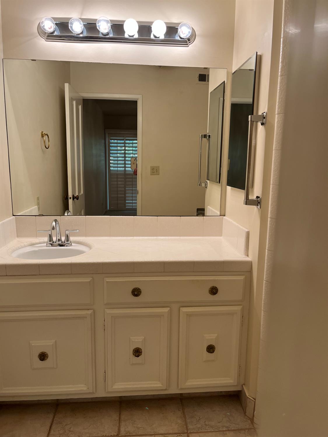 5048 N Wishon #E, Fresno, CA 93704