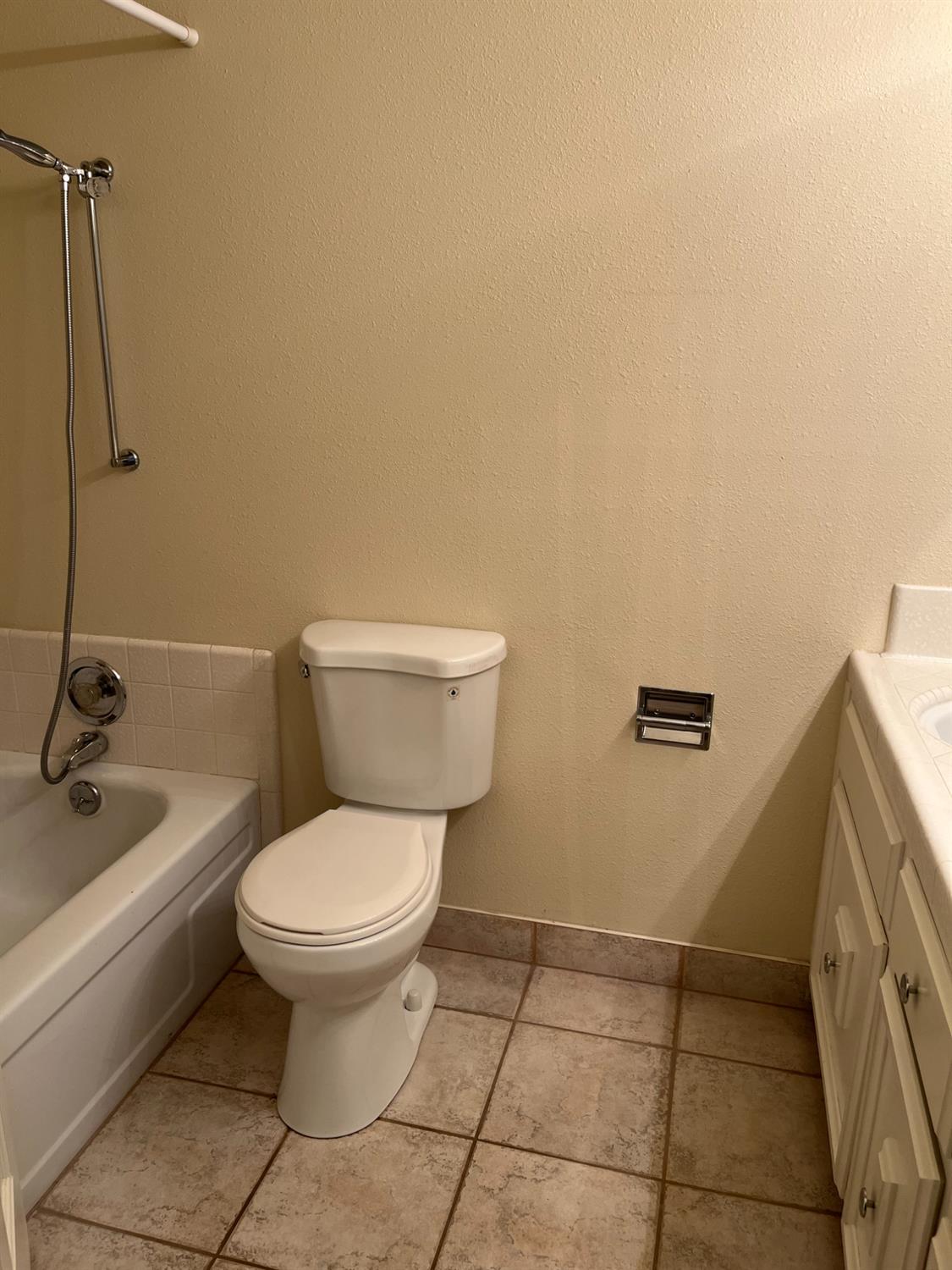 5048 N Wishon #E, Fresno, CA 93704