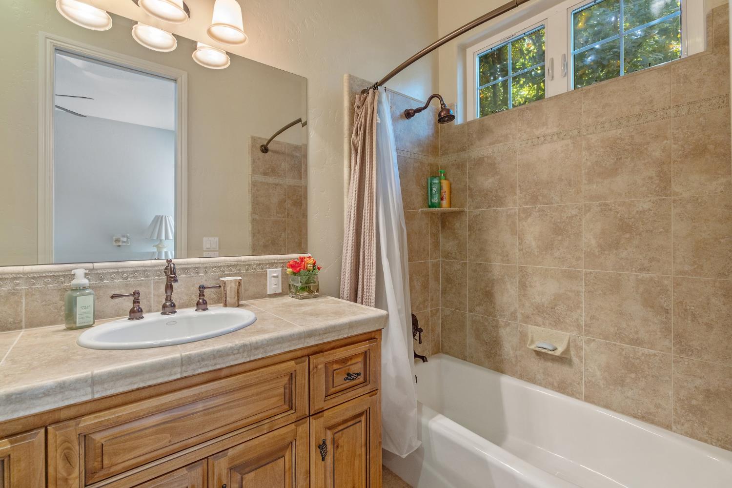 4638 W Lark Ct, Visalia, CA 93291