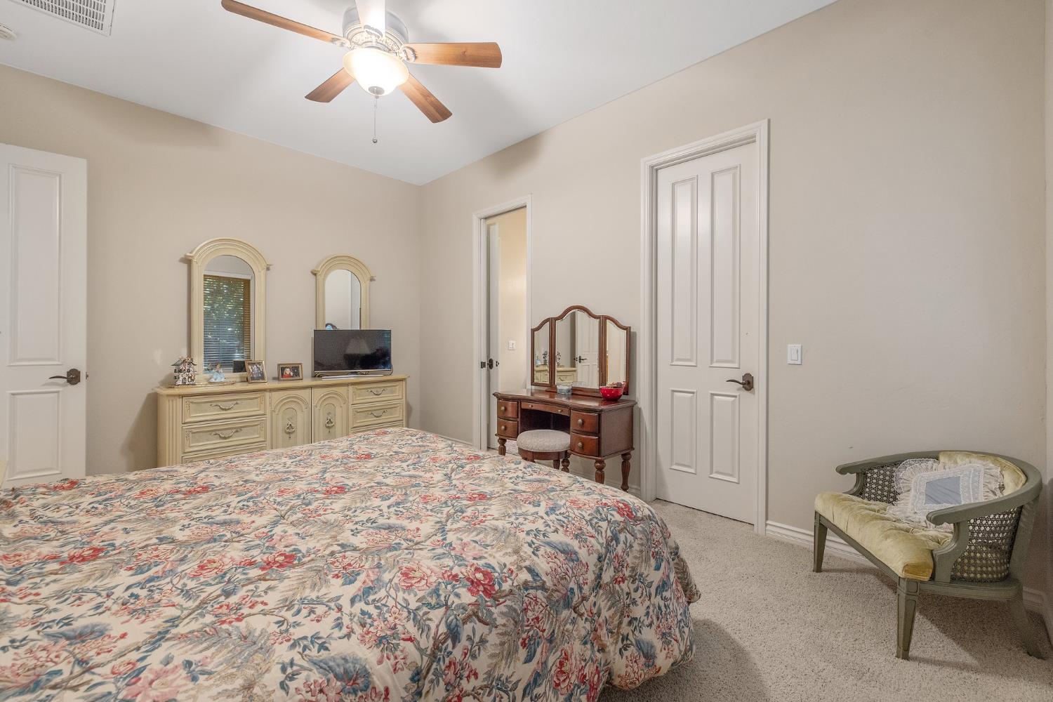 4638 W Lark Ct, Visalia, CA 93291