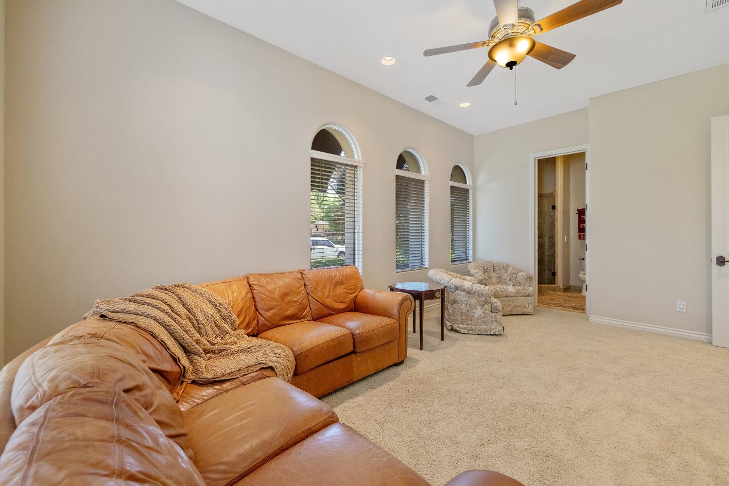 4638 W Lark Ct, Visalia, CA 93291