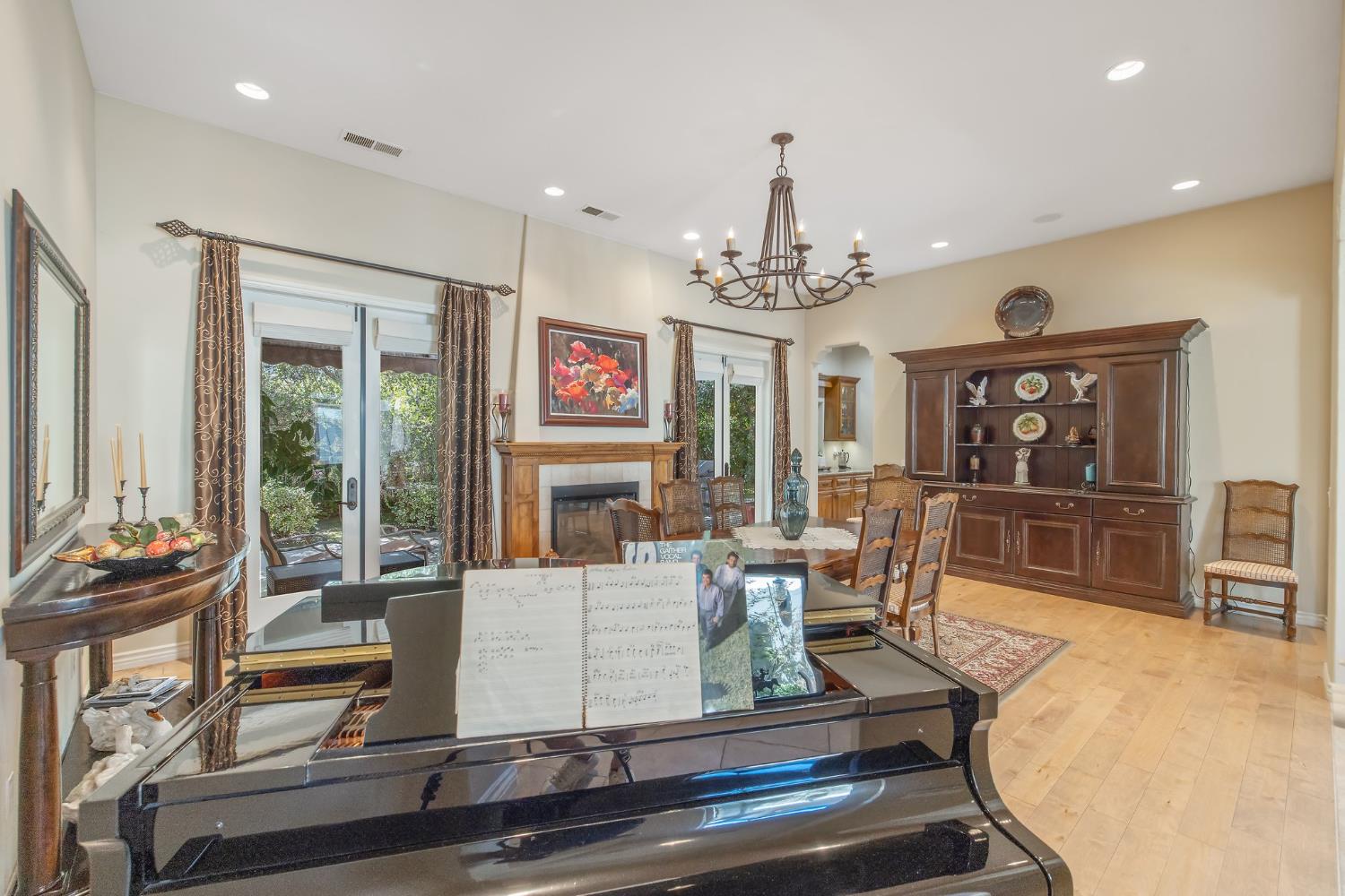 4638 W Lark Ct, Visalia, CA 93291