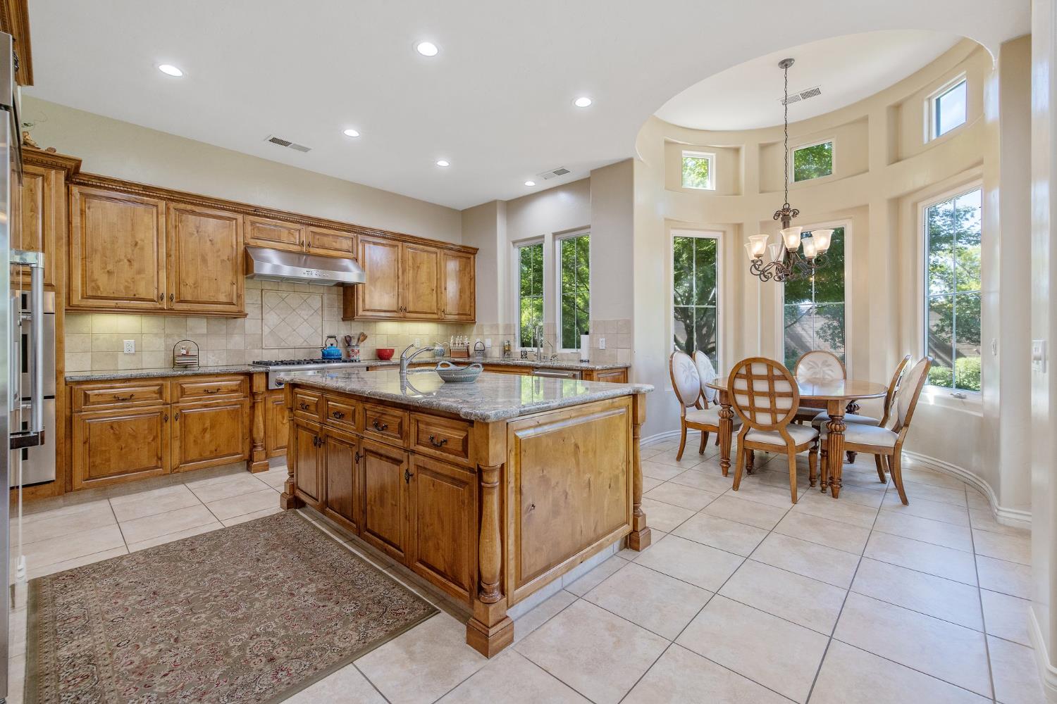 4638 W Lark Ct, Visalia, CA 93291