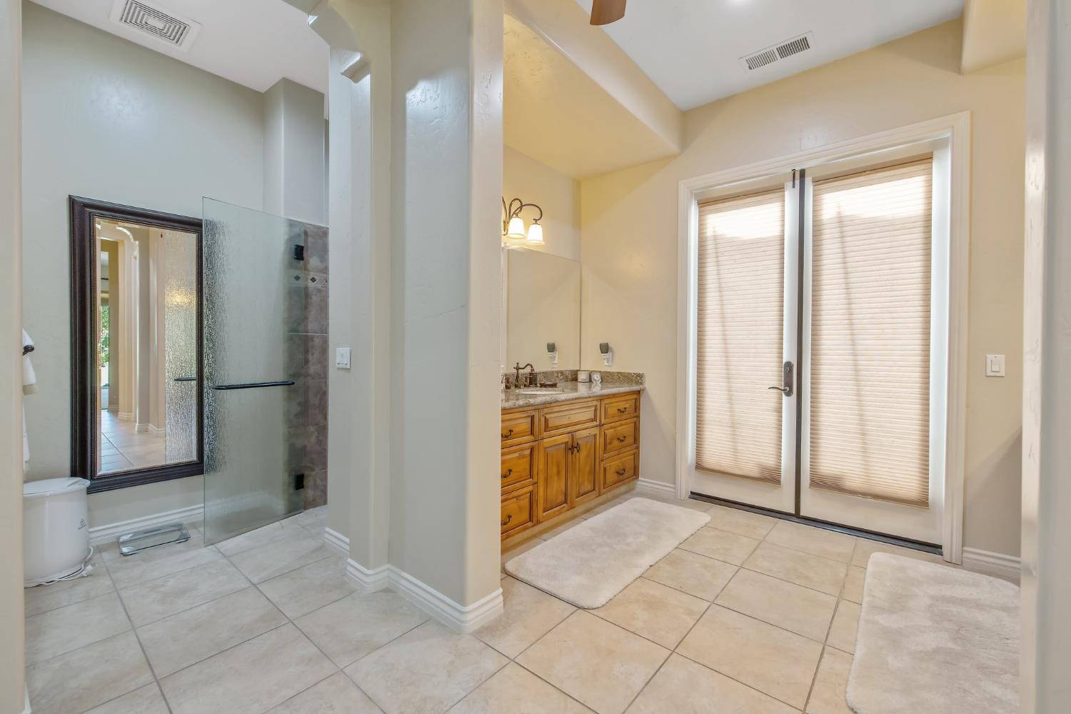 4638 W Lark Ct, Visalia, CA 93291