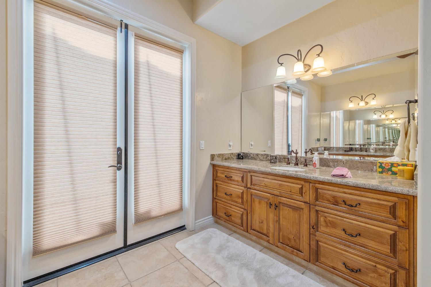 4638 W Lark Ct, Visalia, CA 93291