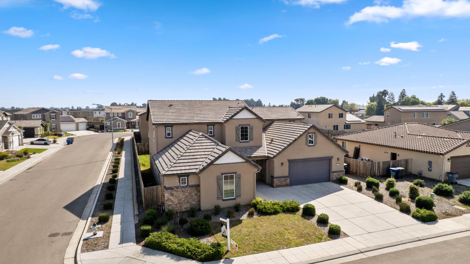 2698 N Arroyo Ave, Fresno, CA 93727