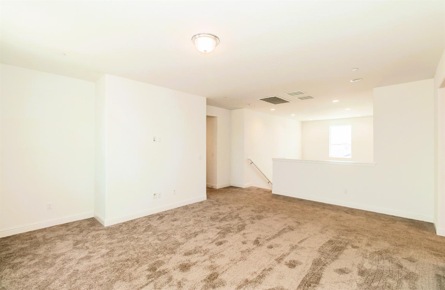 2698 N Arroyo Ave, Fresno, CA 93727