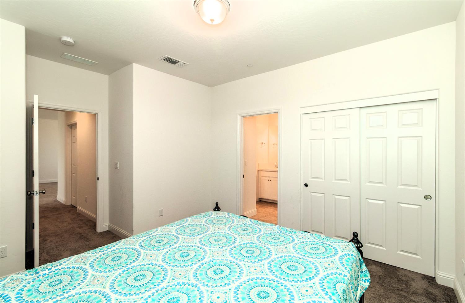 2698 N Arroyo Ave, Fresno, CA 93727