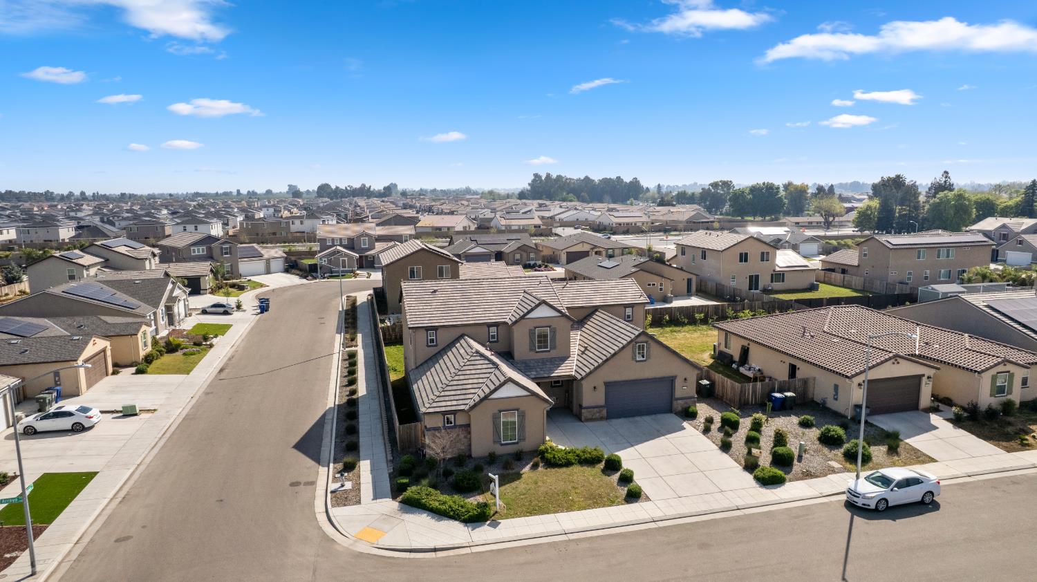 2698 N Arroyo Ave, Fresno, CA 93727