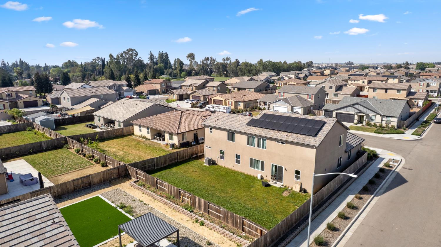 2698 N Arroyo Ave, Fresno, CA 93727