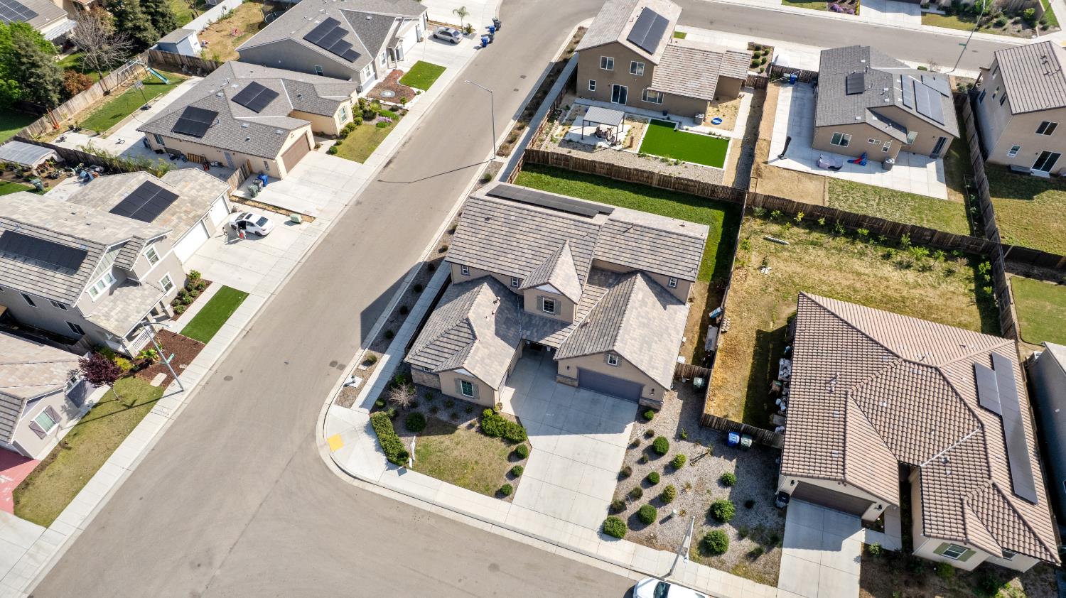 2698 N Arroyo Ave, Fresno, CA 93727