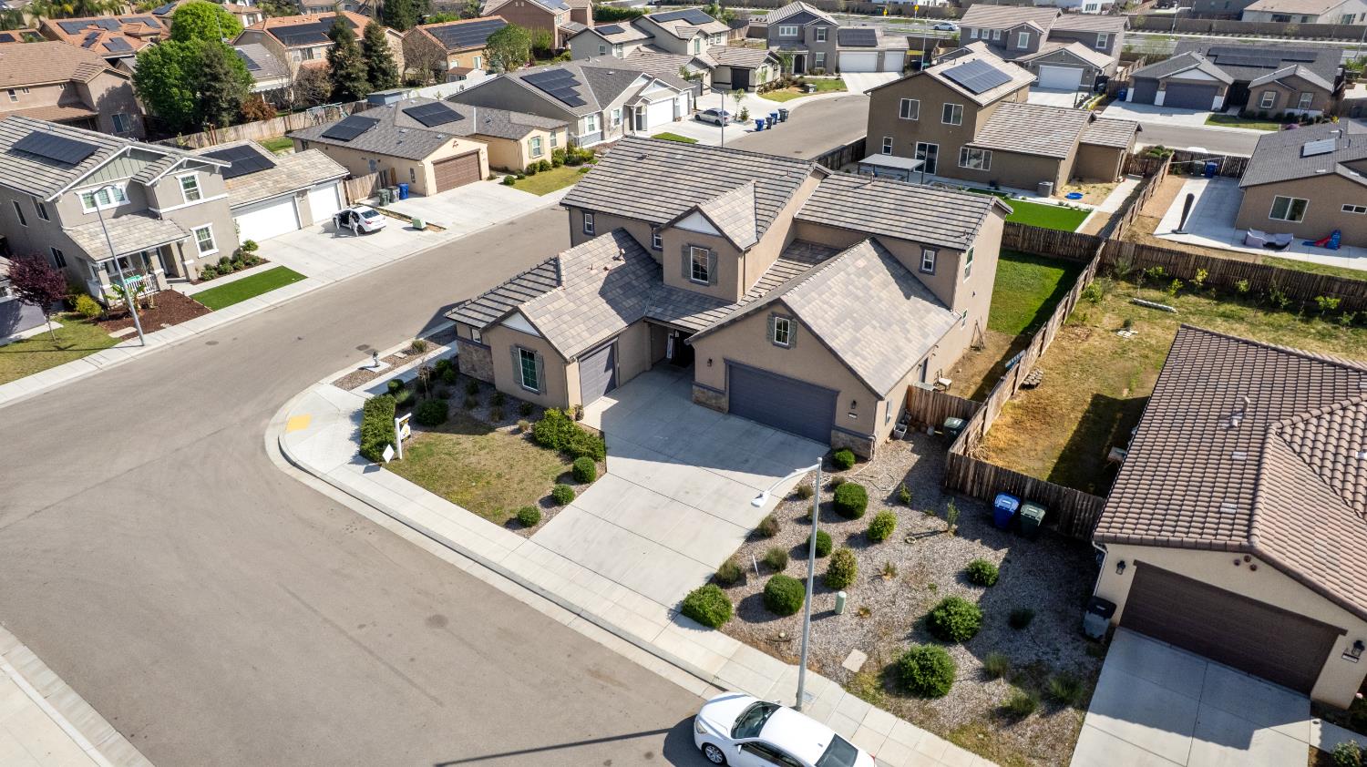 2698 N Arroyo Ave, Fresno, CA 93727